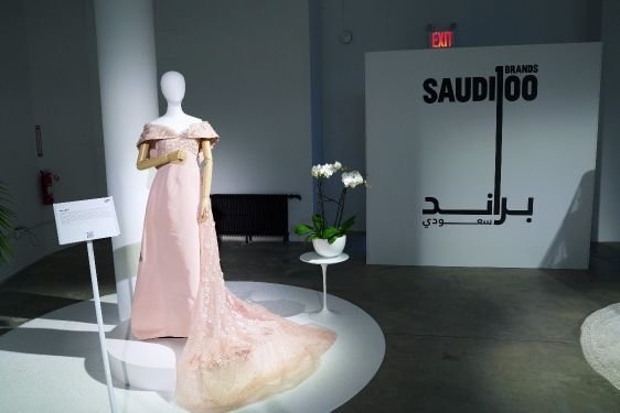 أقيم معرض 100 براند سعودي في نيويورك بمشاركة 100 مصمم ومصممة سعوديين