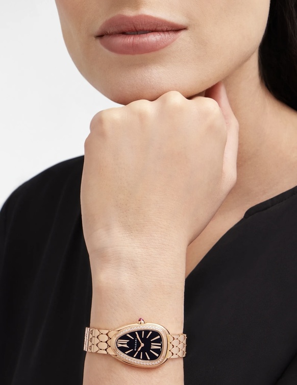 ساعة نسائية من Bvlgari مناسبة لإطلالات العمل