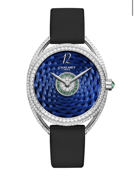ساعة نسائية من Chaumet مناسبة لإطلالات العمل