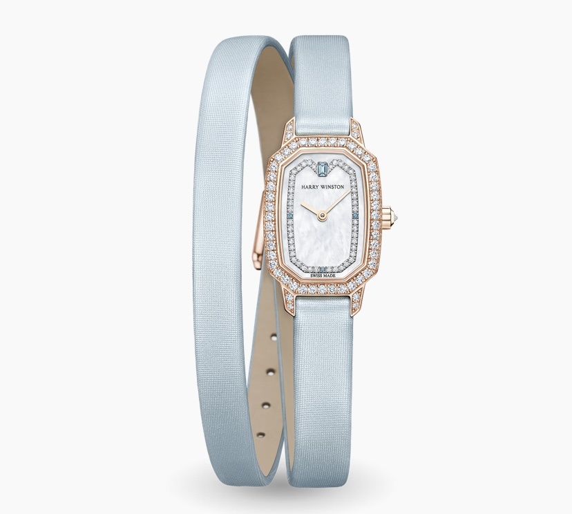 ساعة نسائية من Harry Winston مناسبة لإطلالات العمل