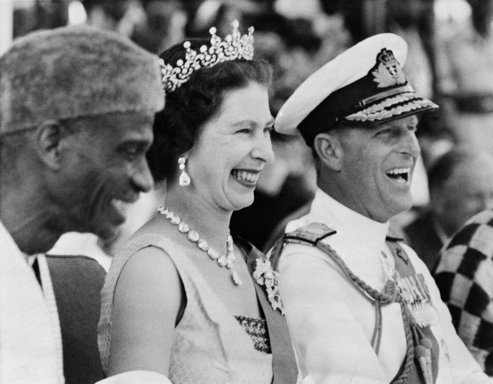 الأمير فيليب رافق الملكة إليزابيث لأكثر من 72 عام