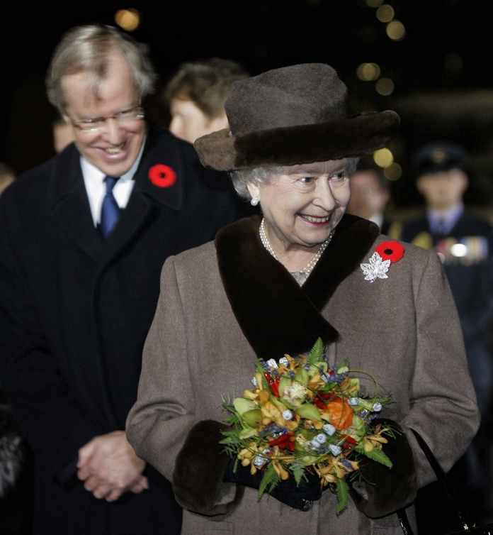 بروش  The Maple-Leaf للملكة إليزابيث الثانية