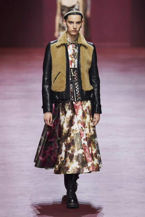  تنانير طويلة مشجرة مع الورود من دار Christian Dior