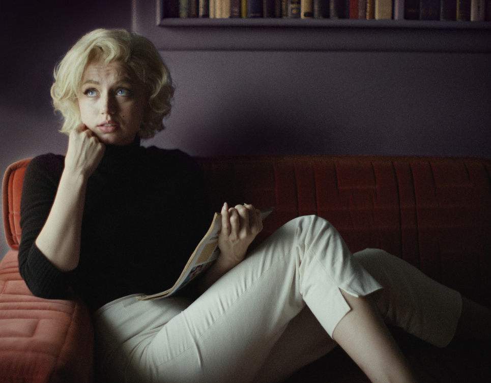 آنا دي أرماس بطلة فيلم Blonde