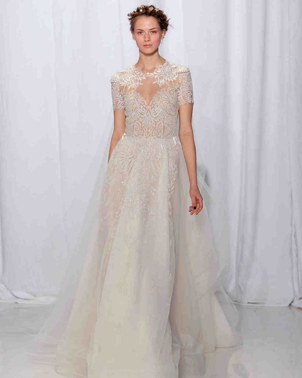 فستان زفاف مع تفاصيل رائعة في القسم العلوي من ريم عكرا Reem Acra