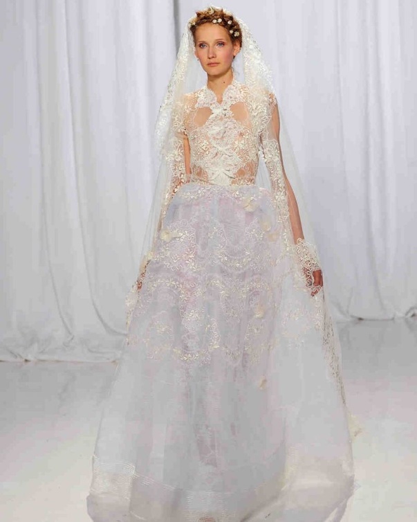 فستان زفاف مع تطريزات براقة من ريم عكرا Reem Acra