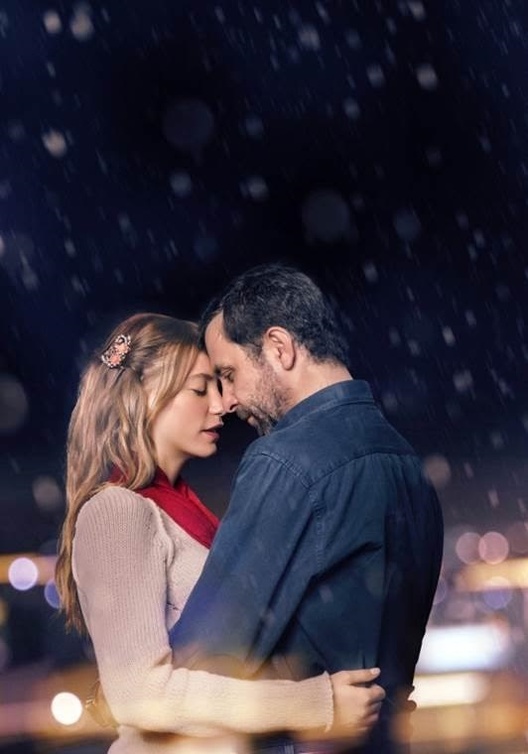 عوضا عنا هو أول فيلم سينمائي لسيريناي ساريكايا