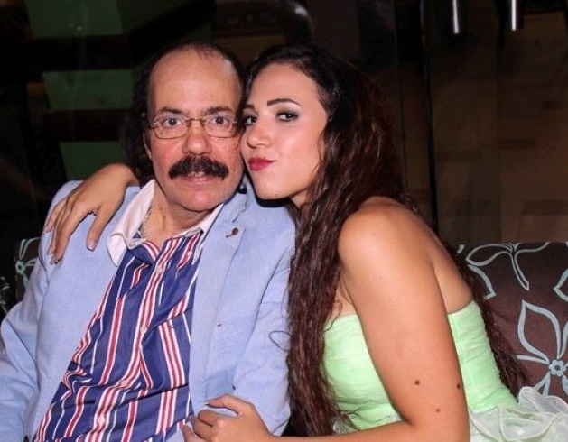 طلعت زكريا مع نجلته ايمى بعد شفائه من مرضه الاخير