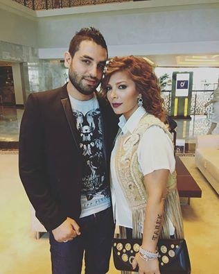 أصالة نصري وشقيقها أنس الذي يقوم بالترويج لألبومها أيضا