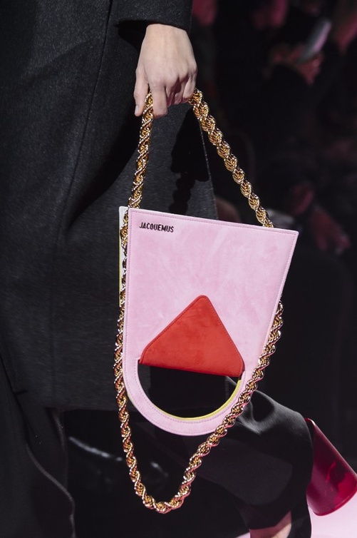 jacquemus تصميم عريب آخر تعتمدينه في يومياتك