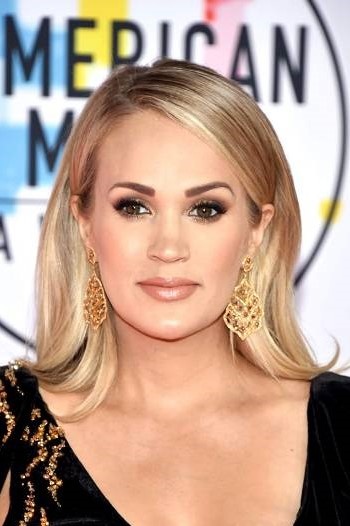 مكياج عيون برونزي بأسلوب Carrie Underwood