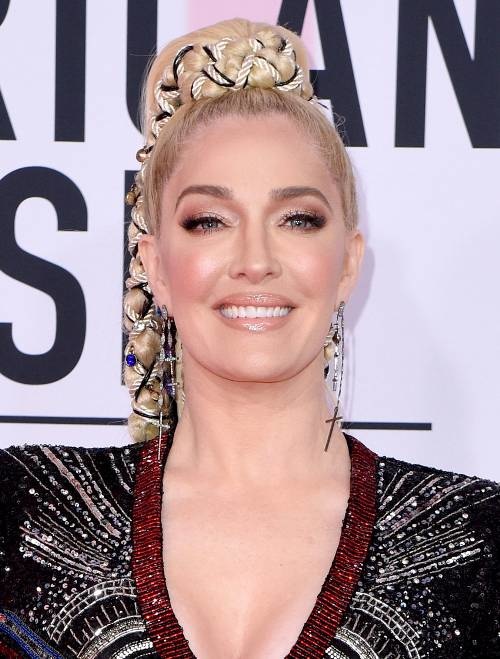 مكياج عيون برونزي من Erika Jayne