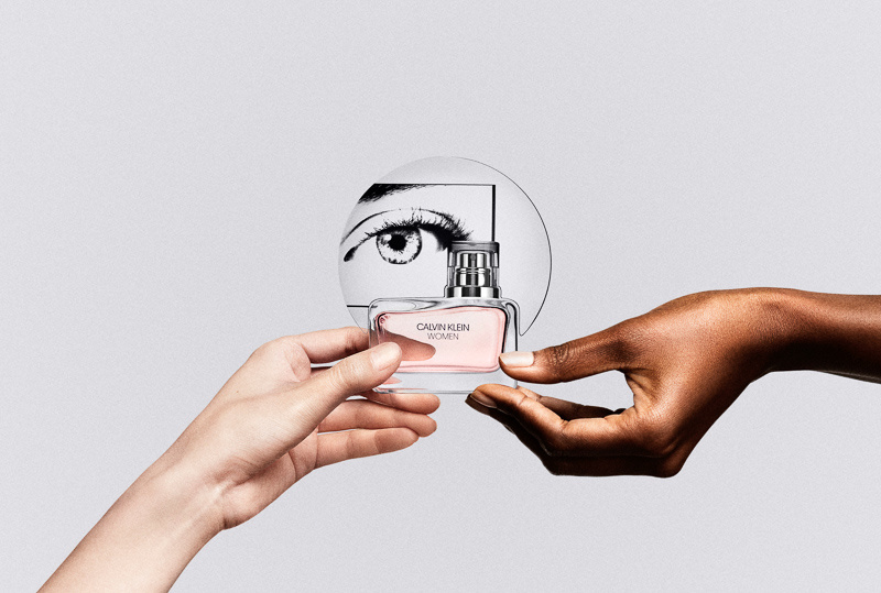 عطر CALVIN KLEIN WOMEN دینامیكيّ وعصريّ.. تجسيد للأنوثة المتعددة الجوانب