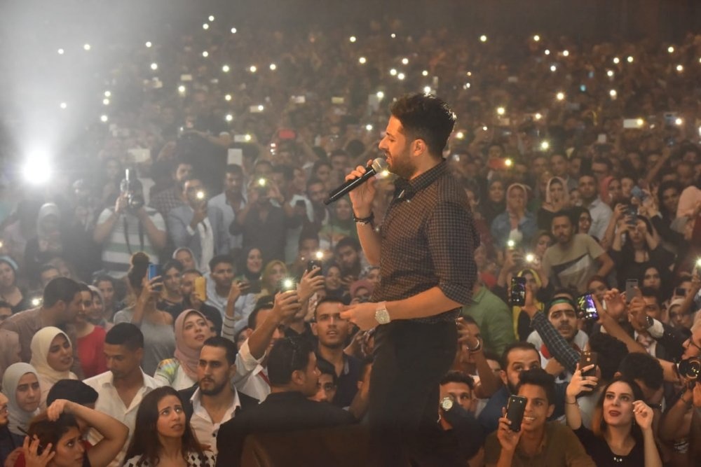 محمد حماقي وسط الجمهور 