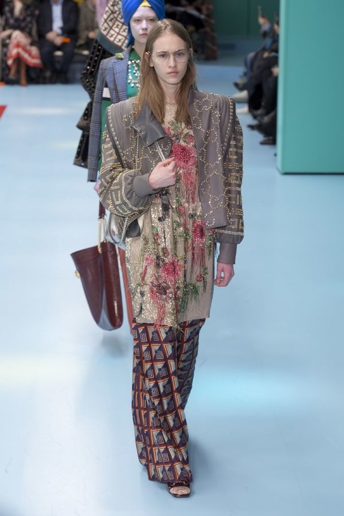  Gucci الأكتاف البارزة لدى