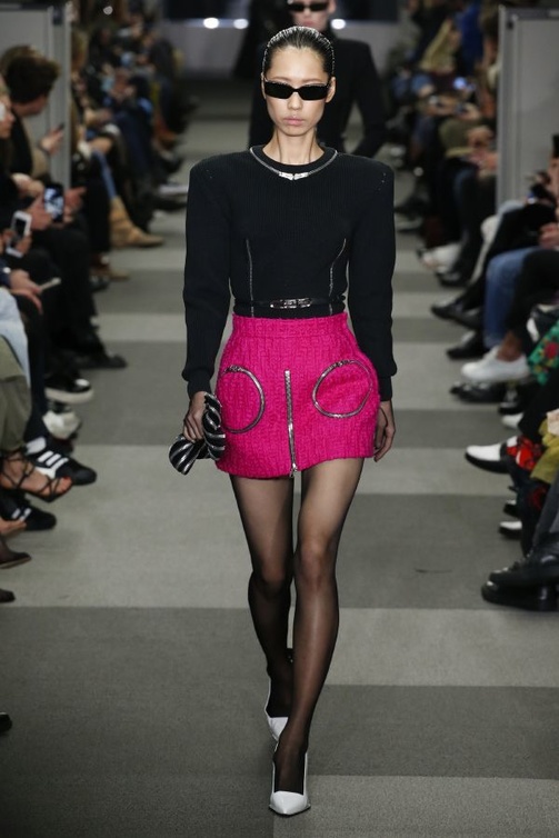  Alexander Wang الأكتاف البارزة لدى دار
