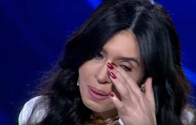 بكاء دينا بسبب ابنها علي 