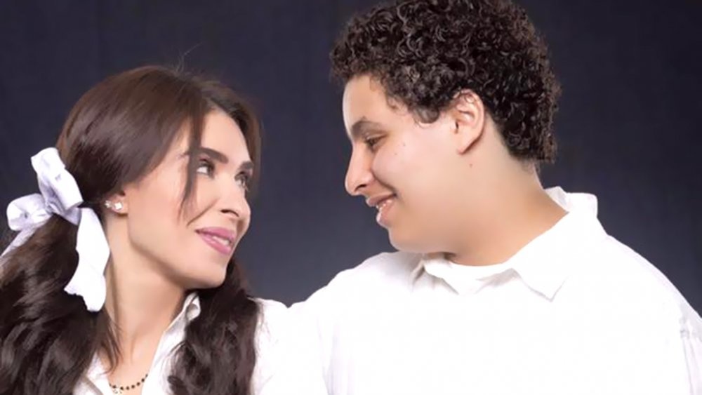 دينا وابنها علي 