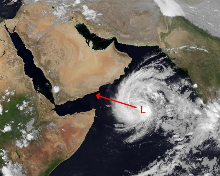  الإعصار لبان يتحرك بسرعة 10 كم في الساعة