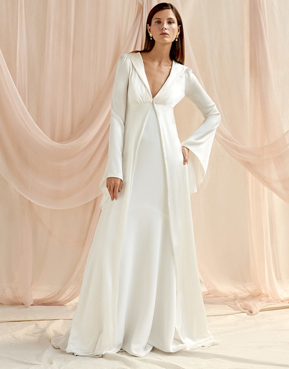 فساتين زفاف سافانا ميلر Savannah Miller لموسم شتاء خريف 2020 خلال اسبوع الموضة العرائسي - الفستان بتنورة  -- A Line موديل مزين بالكشاكش مع ذيل ينسدل على الأرض -