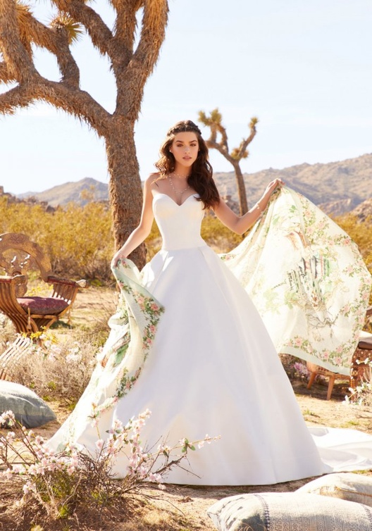 فستان strapless