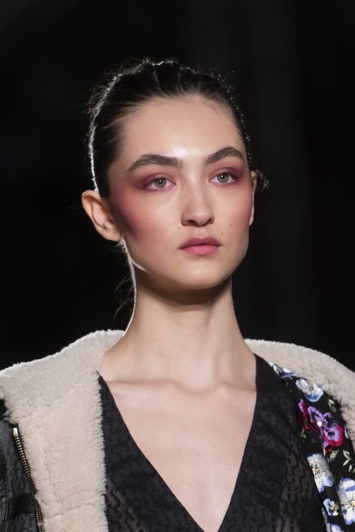 من عرض Aigner
