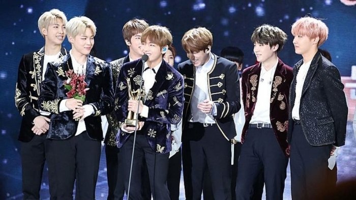 فرقة BTS الشهيرة