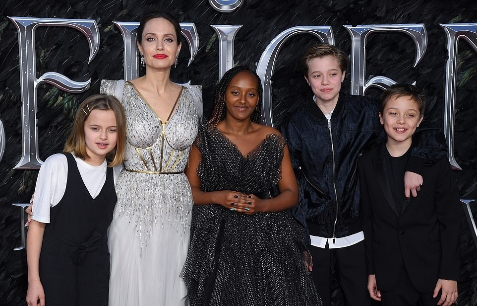  أناقة أنجلينا جولي Angelina Jolie برفقة أولادها