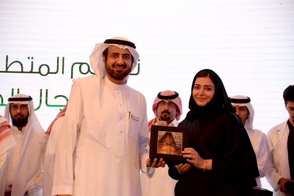  تكريم الاستاذة هيفاء الشامسي من قبل وزير الصحة