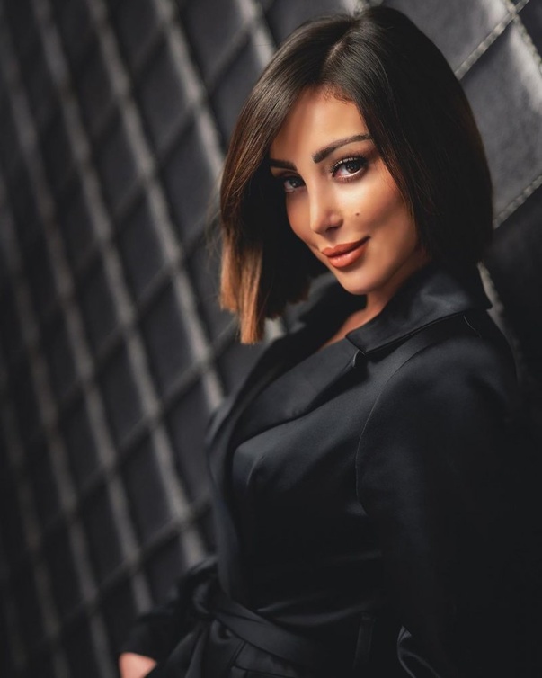 بسمة بوسيل  اطلت بتسريحة الكاريه الفرنسية
