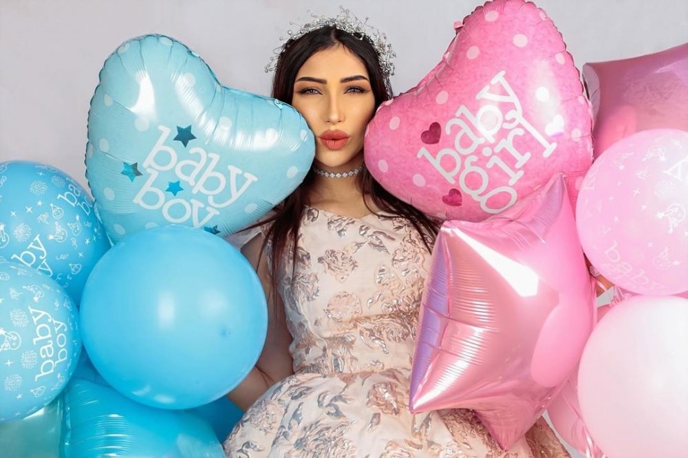 دنيا بطمة تحير الجمهور حول حملها بتوأم
