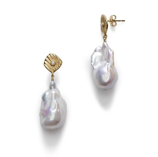 أقراط Jet-set Baroque Pearl من Anni Lu