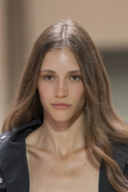 صيحات مكياج مميزة مع الحواجب الناعمة من Ermanno Scervino