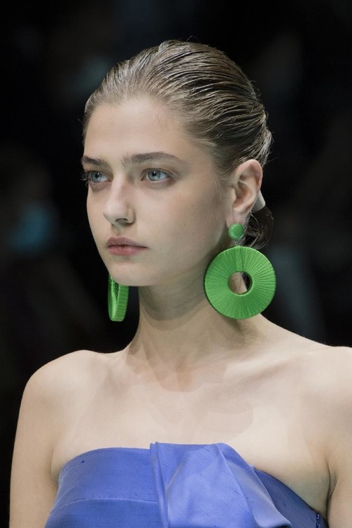 صيحات مكياج مميزة مع الخطوط البيضاء من دار Emporio Armani