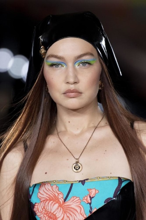 صيحات مكياج مميزة وجريئة من وحي دار Versace