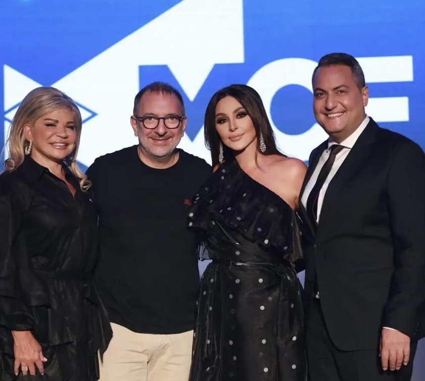  إليسا مع مي شدياق في حفلها يوم امس - صورة من تويتر حساب mtv