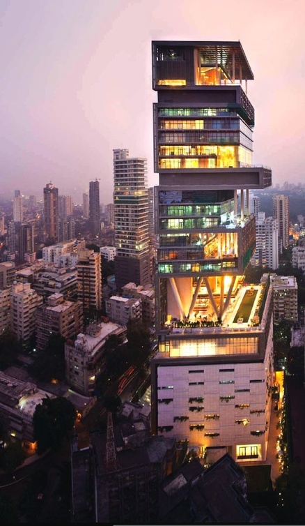 تقع ناطحة السحاب Antilia في مدينة مومباي