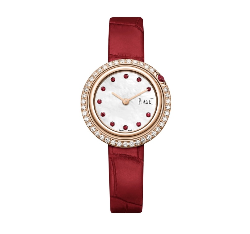 ساعة نسائية حمراء من Piaget