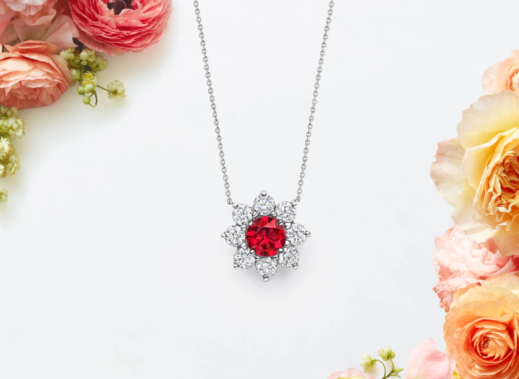 عقد مرصع بالألماس والروبي من مجموعة Sunflower لهاري وينستون Harry Winston