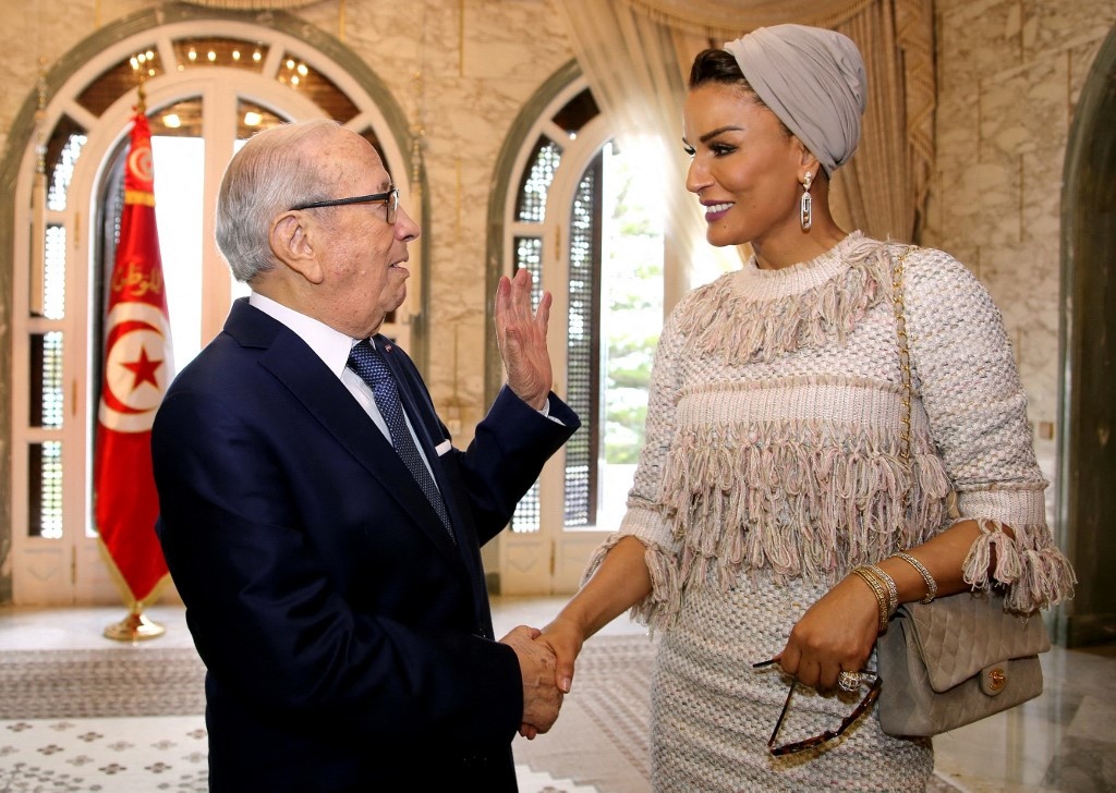 الشيخة موزة من الملكات الأنيقات الراقيات