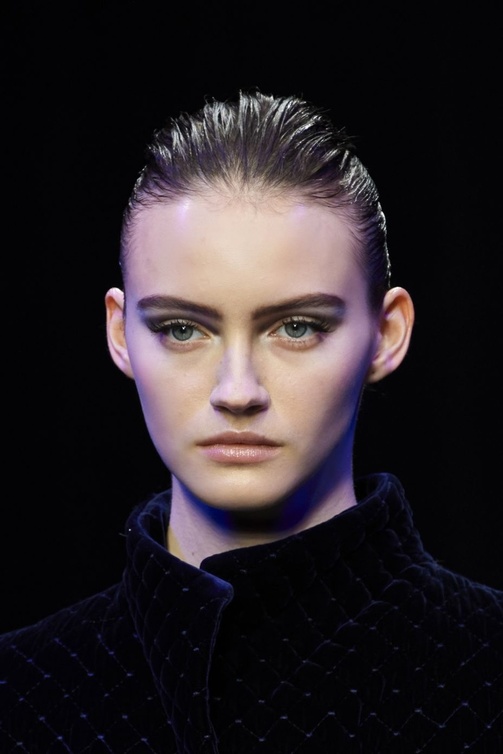 رسمات الآيلاينر مع الظلال البنية بأسلوب Giorgio Armani