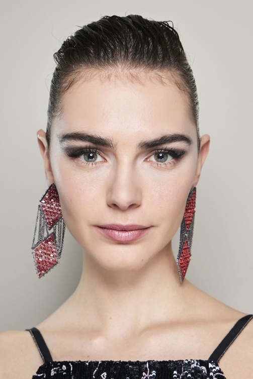 رسمات الآيلاينر مع الظلال البنية من وحي Giorgio Armani