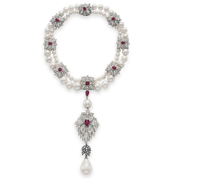 عقد من تصميم Cartier ضمن معروضات سوذبيز في هونج كونج