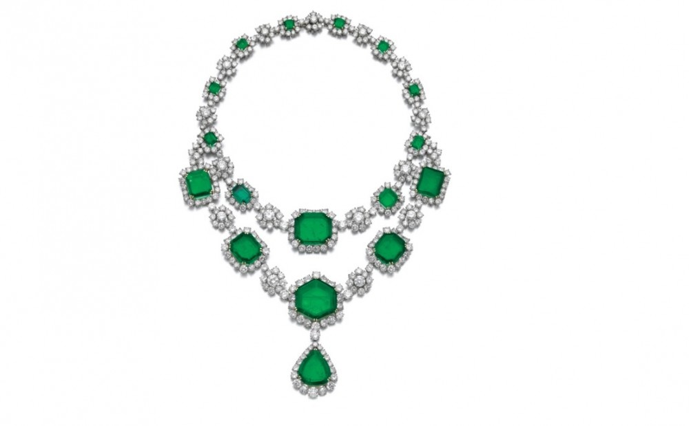 عقد من تصميم Harry Winston ضمن معروضات مزاد سوذبيز في جنيف اليوم