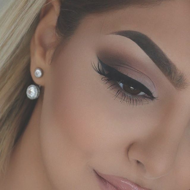 تتميز شيدا بحواجبها الطبيعية