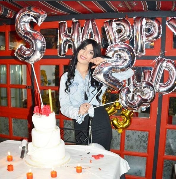 سهيلة بن لشهب تحتفل بعيد ميلادها ال23