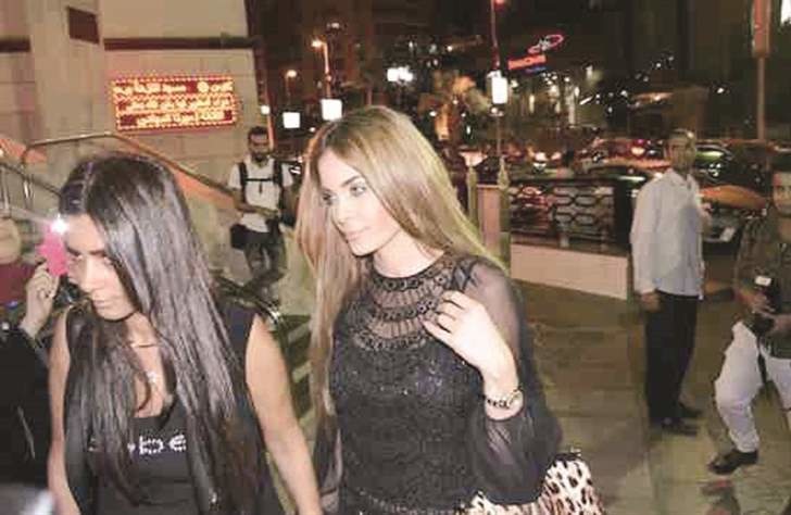 دومينيك وساندي في عزاء ميرنا المهندس