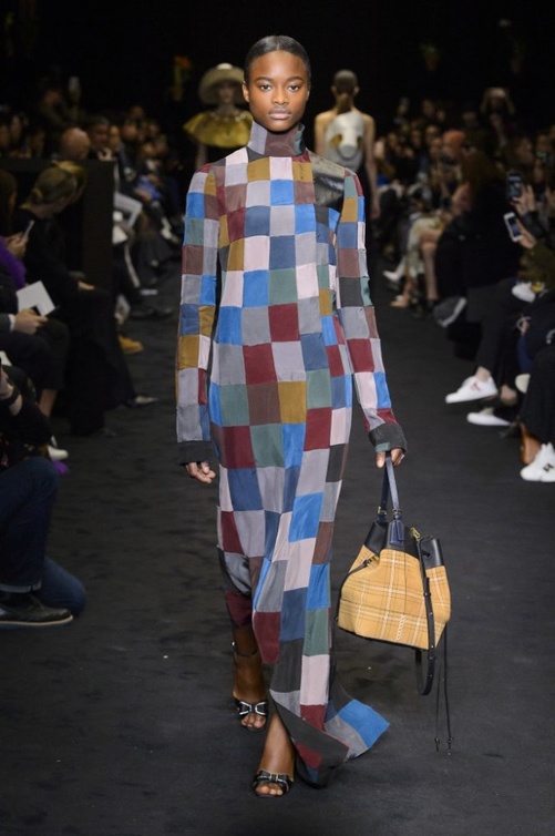 loewe نقشات راقية بألوان راقية
