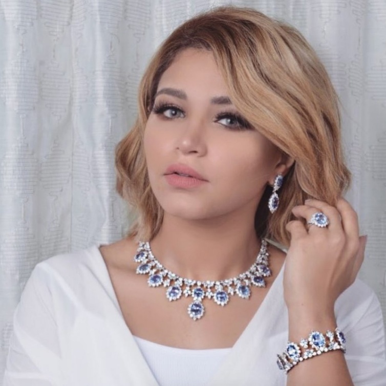 تعرض نهى الجديد من المجوهات في حسابها على الانستقرام