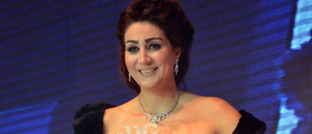 وفاء عامر غاضبة من المهرجانات
